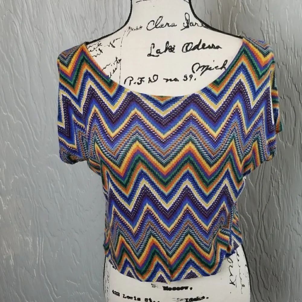 💚5/$20💚 LILY  WHITE..crop shirt